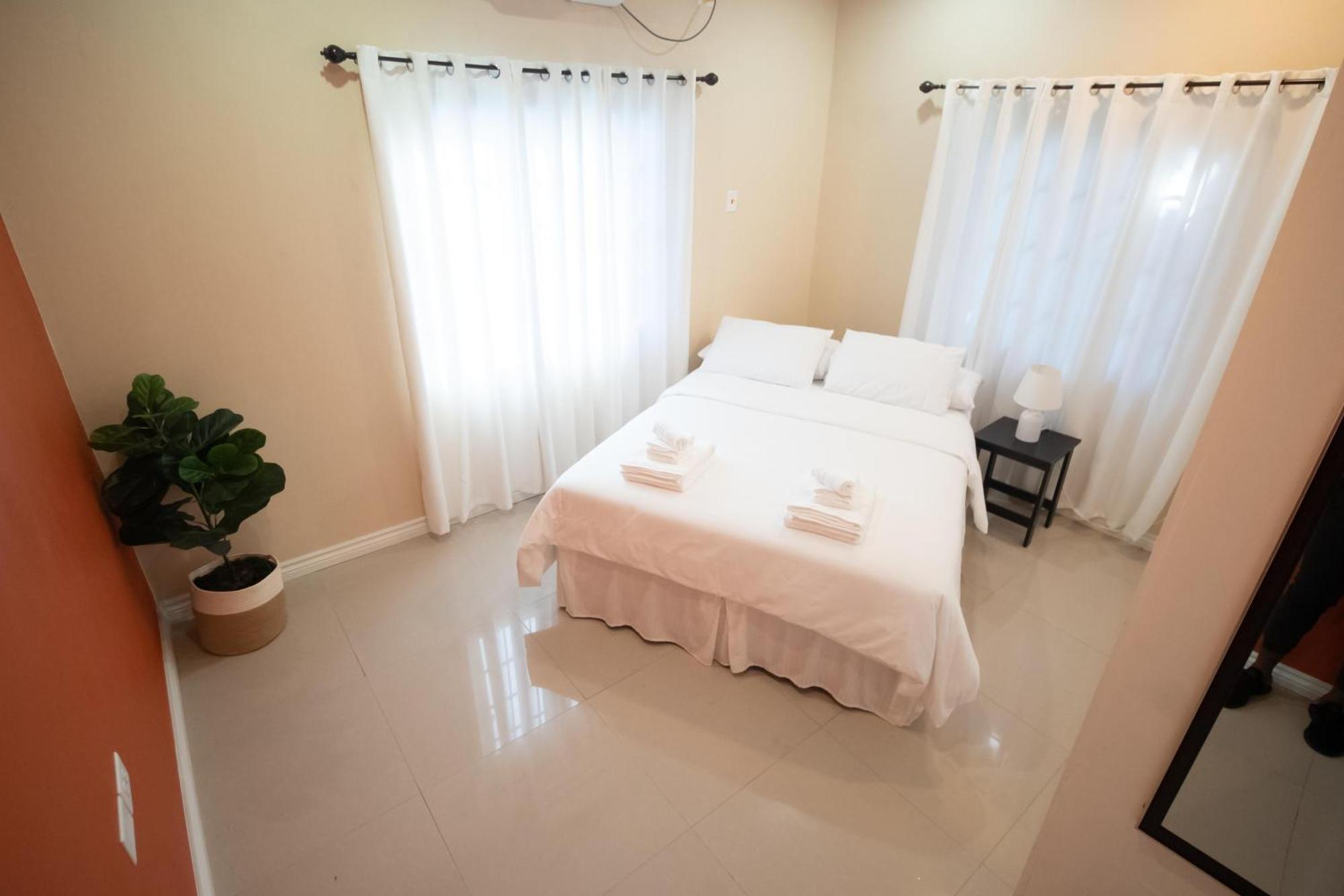 Stacys Place #2 2 Bedroom Apartment ポートオブスペイン エクステリア 写真